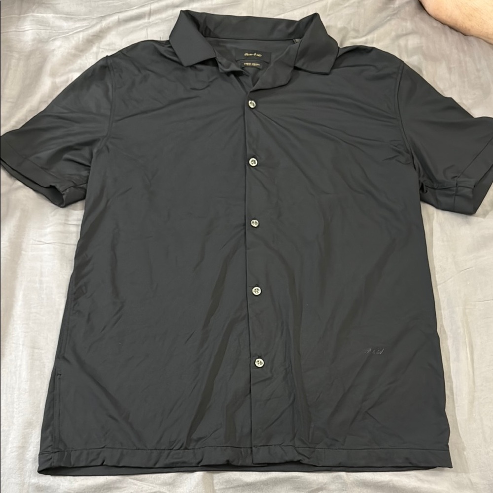 Black Casual Button Down Shirt with Moisture-Wicking Fabric